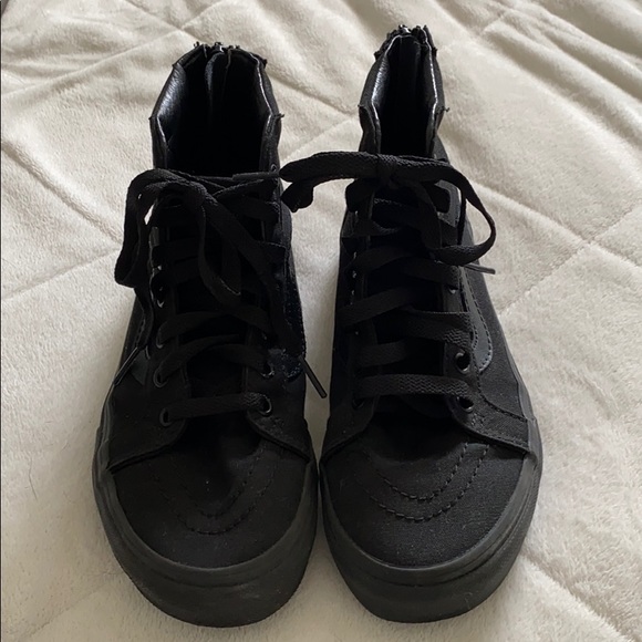 black vans size 4